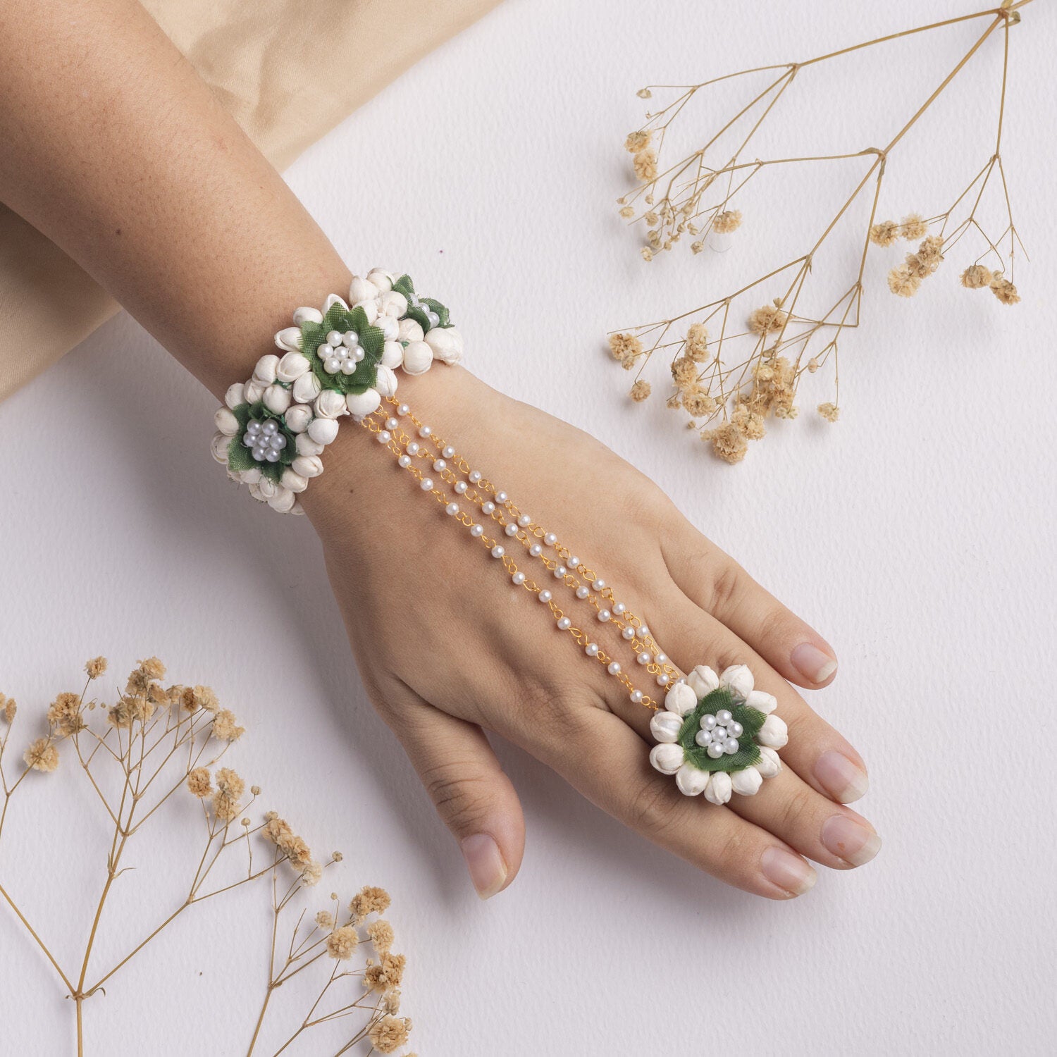 Innayat floral jewellery set hathphool