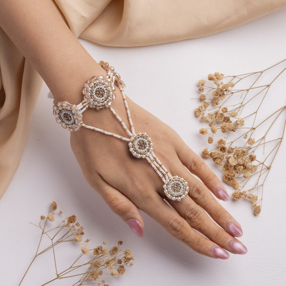 Paakiza floral jewellery set hathphool