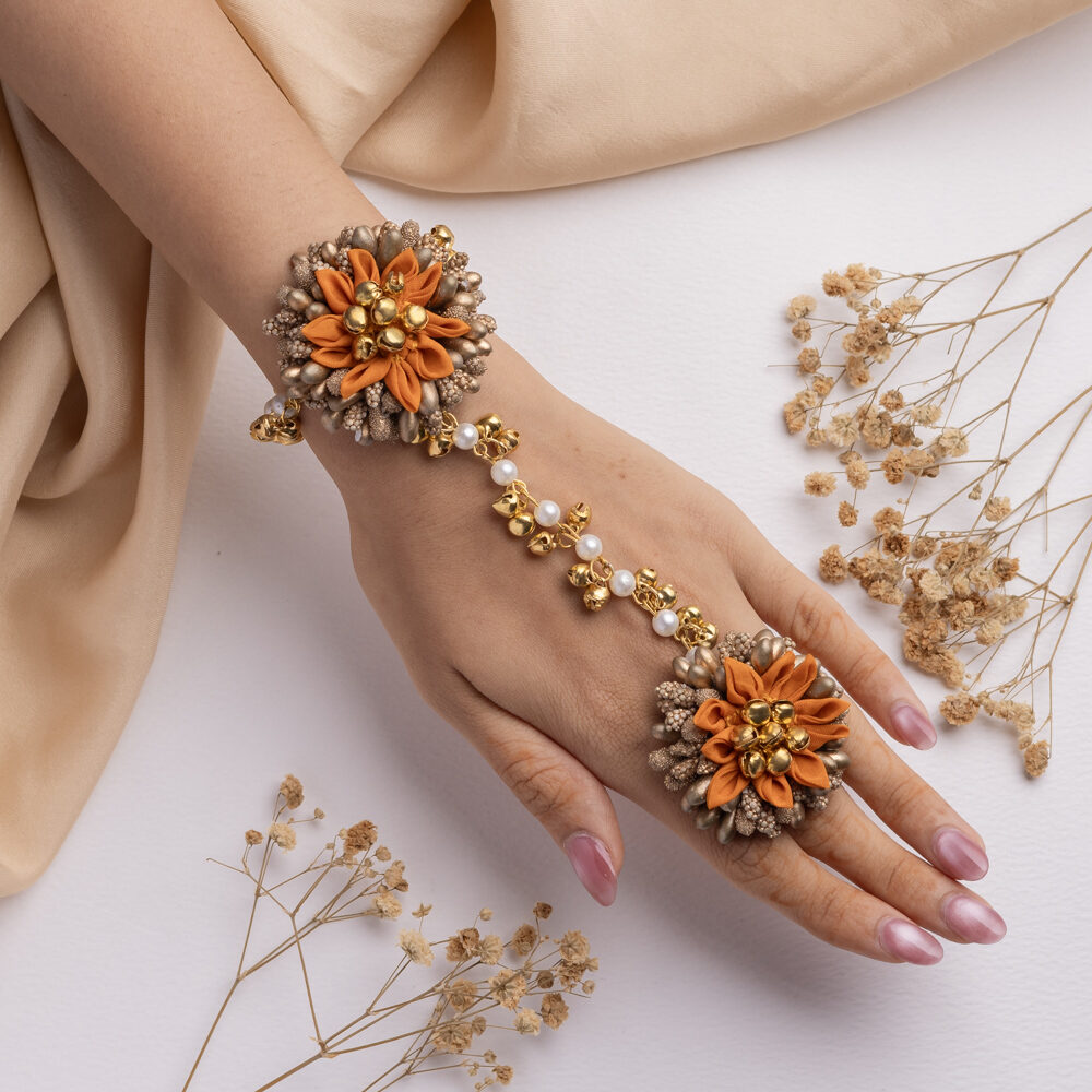 Madno floral jewellery set hathphool