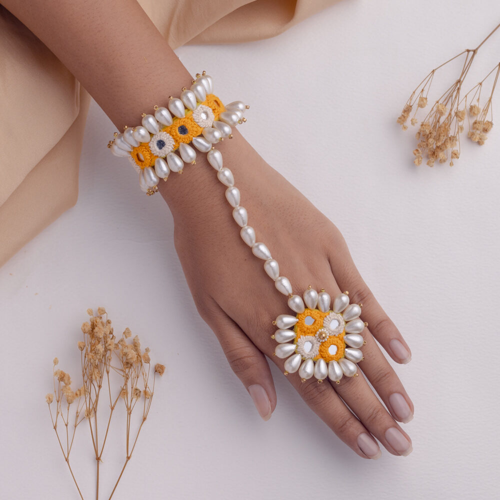 Aaeena I floral jewellery set hathphool