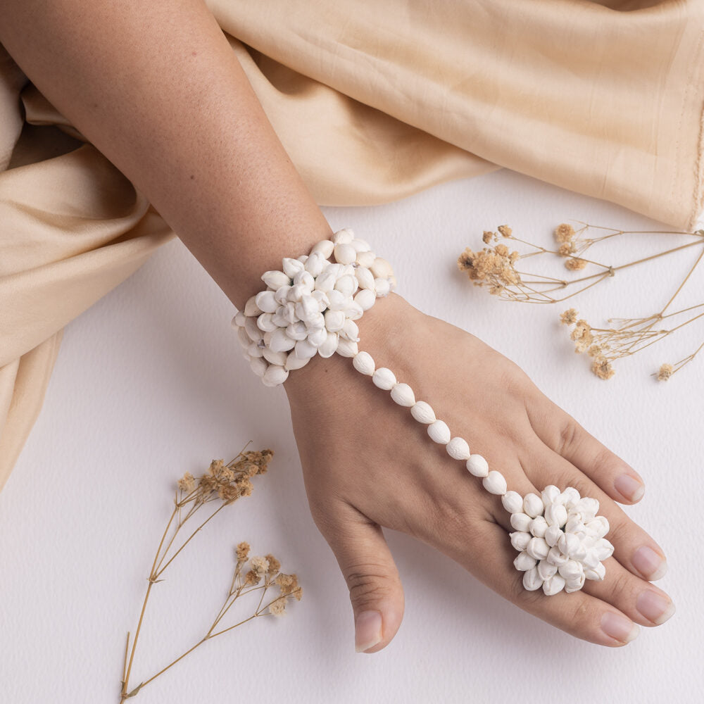 Safed floral jewellery set hathphool